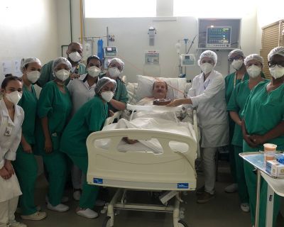 Equipe do CTI Cirúrgico comemora aniversário de paciente (30/11/2021 12:18:46)